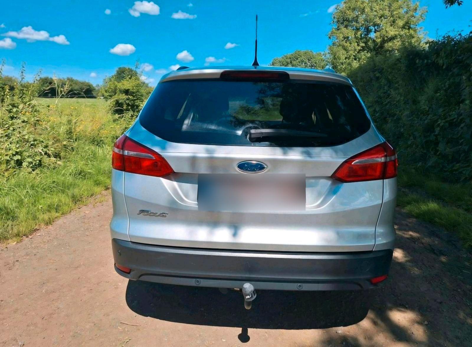 Ford Focus 2014 — interior