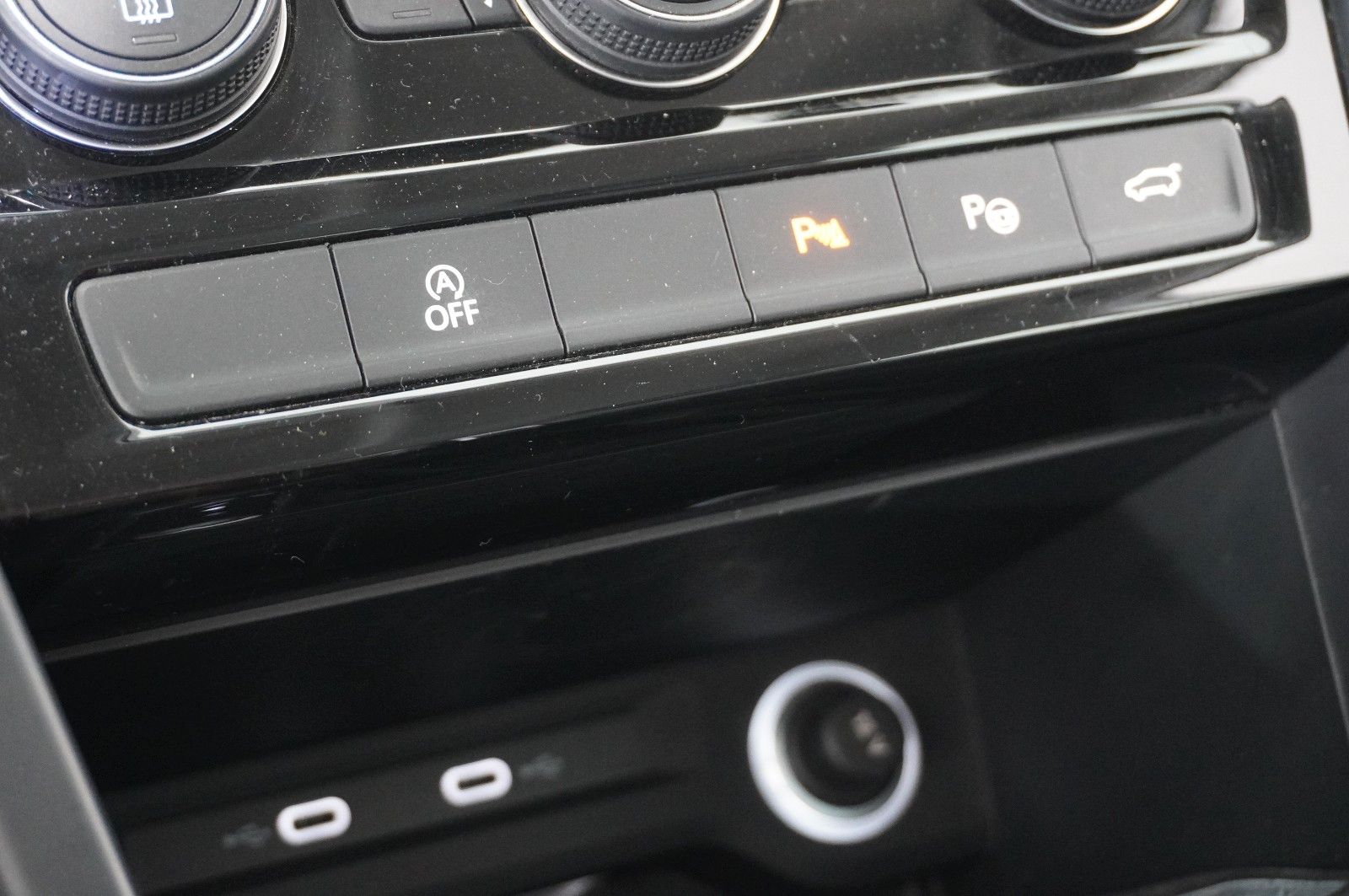 Fahrzeugabbildung Volkswagen Touran 2.0 TDI COMFORTLINE DSG NAVI/SH/ACC/DAB+