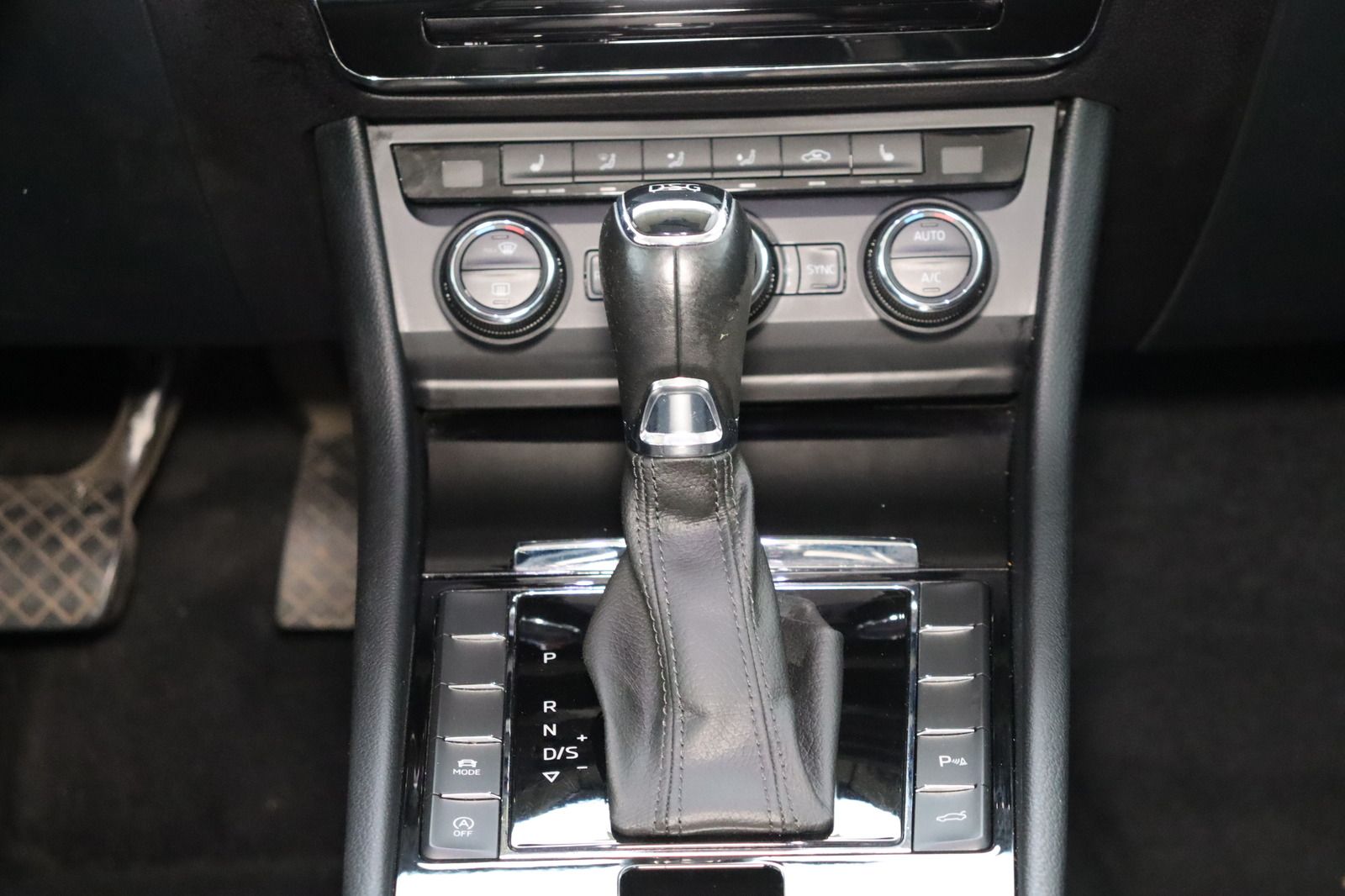 Fahrzeugabbildung SKODA Superb III Style 2.0 TDI DSG 1. Hand * Memory *