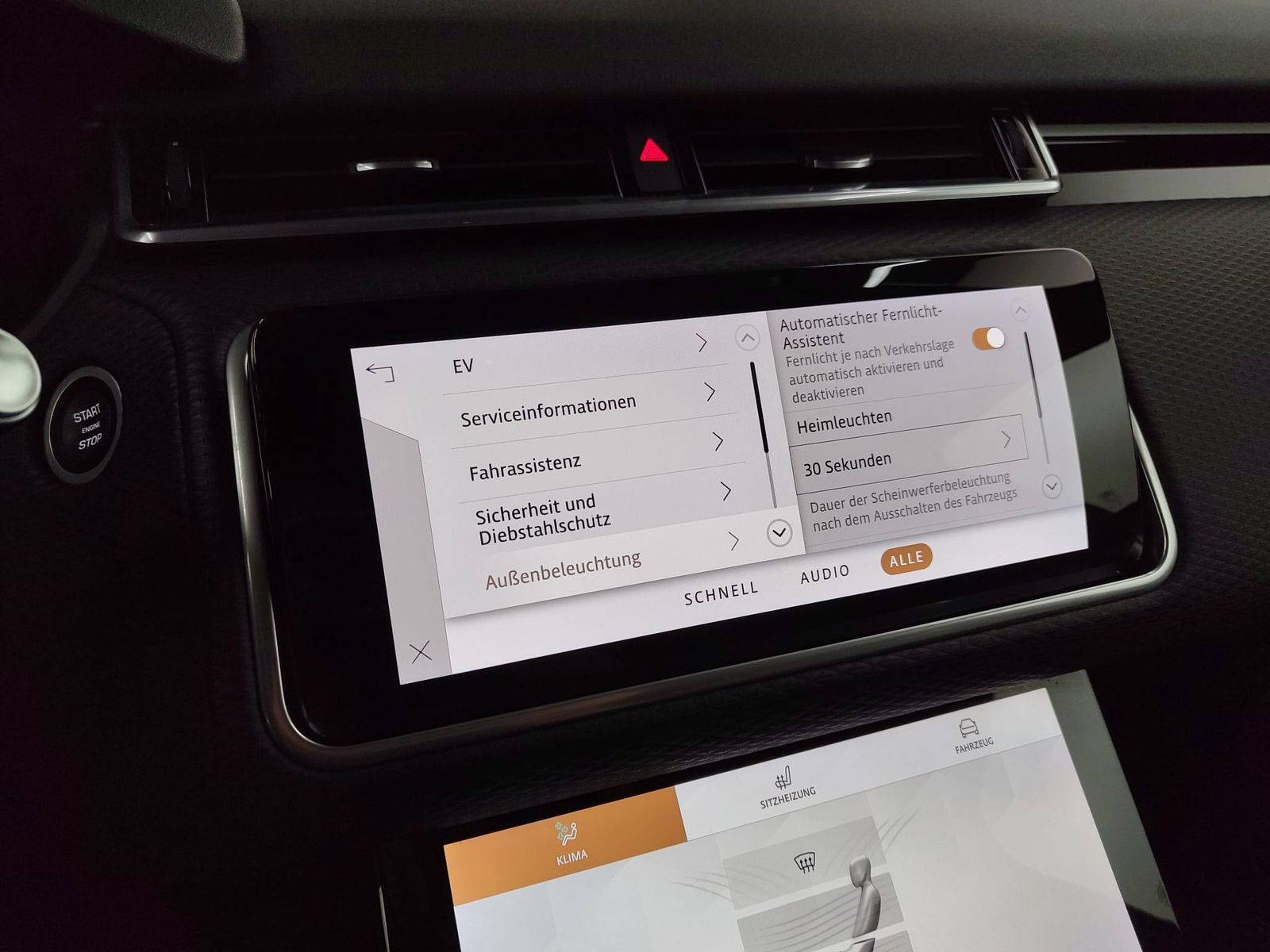 LAND ROVER Range Rover Velar  P400e S Pano Winter Black – Bild 25
