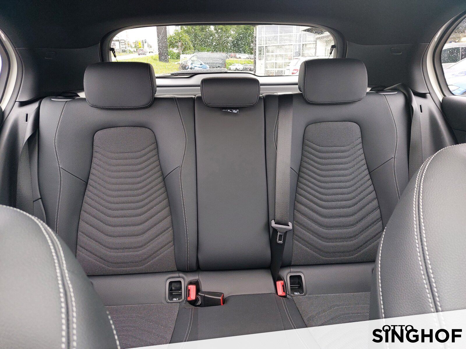 Fahrzeugabbildung Mercedes-Benz A 200 +Panodach+Standhzg+LED+Rü Kam+MBUX+Sitzhg