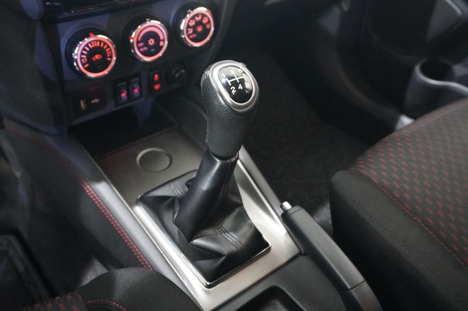 Fahrzeugabbildung Mitsubishi ASX 1.6 EDITION 2WD NAVI/LED/KAMERA/SHZ/TEMP/DAB