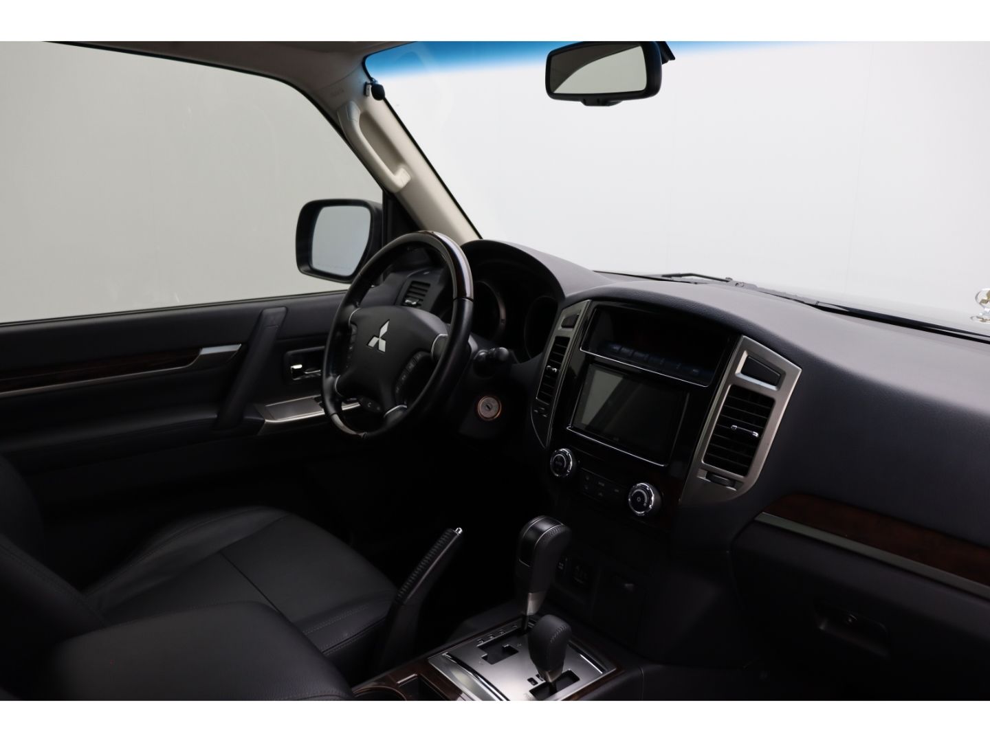 Fahrzeugabbildung Mitsubishi Pajero GLS 3,8L 4WD AHK, AppleCP, Pano, Schiebed