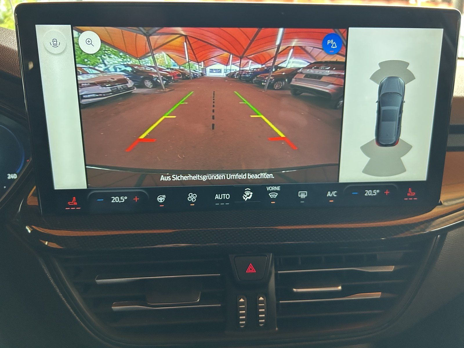 Fahrzeugabbildung Ford Focus 1.0 ST-Line X Aut./LED/ACC/KAMERA/NAVI/AHK