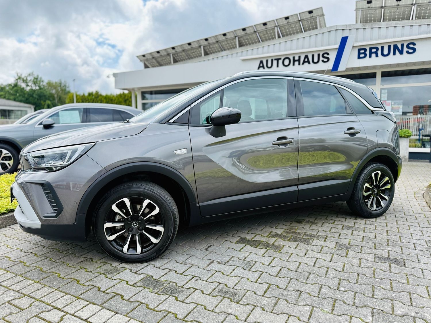 Fahrzeugabbildung Opel Crossland X 1,2 T ELEG., Navi, Panod, LED, RFK,