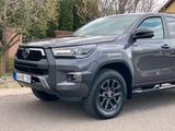 Toyota Hilux 2.8 D-4D 4X4 DOUBLE INVINCIBLE 47.990NETTO - gebrauchte Toyota Hilux aus dem Jahr 2024