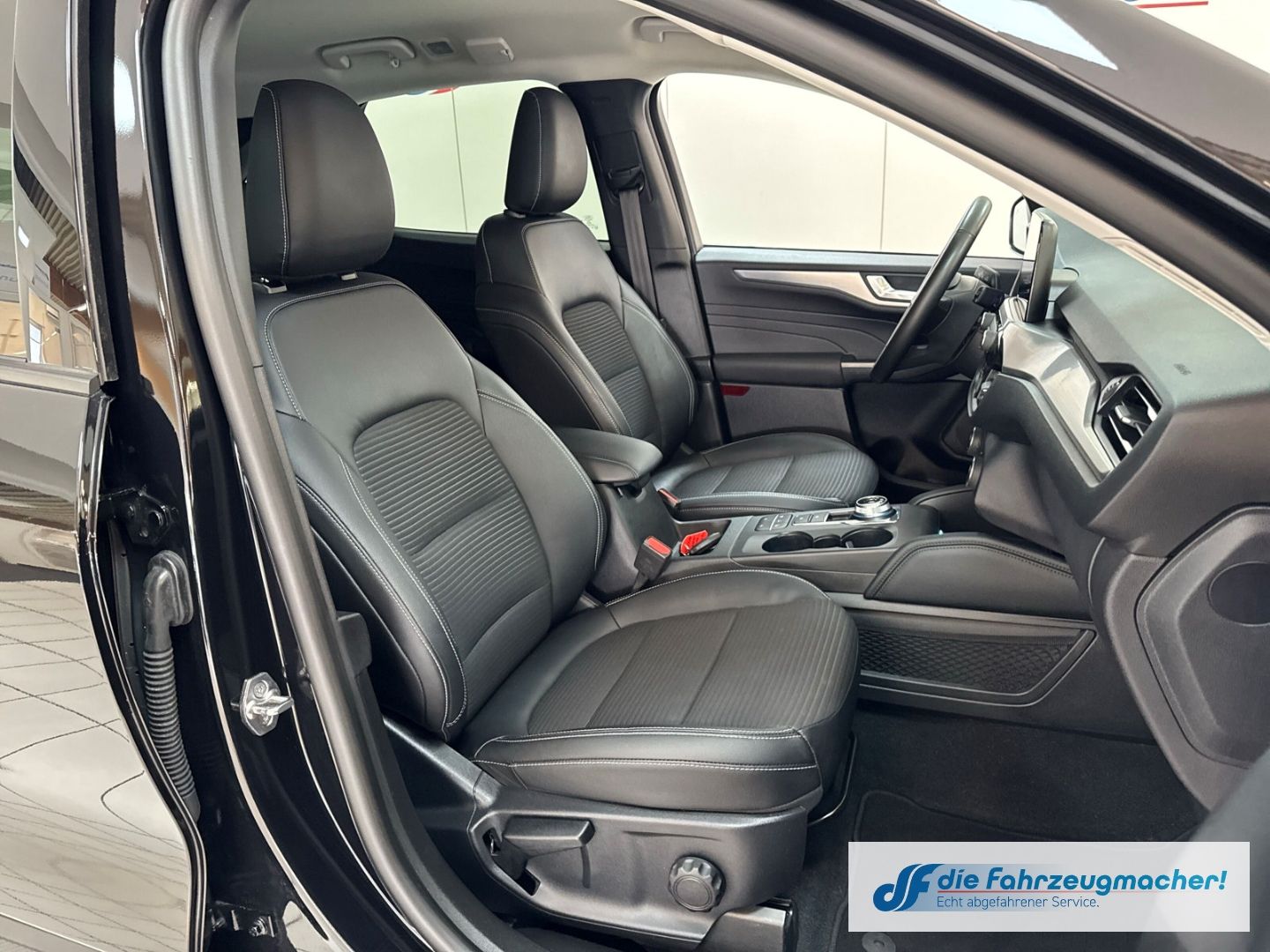 Fahrzeugabbildung Ford Kuga Titanium X HUD Navi Digitales Cockpit Sound