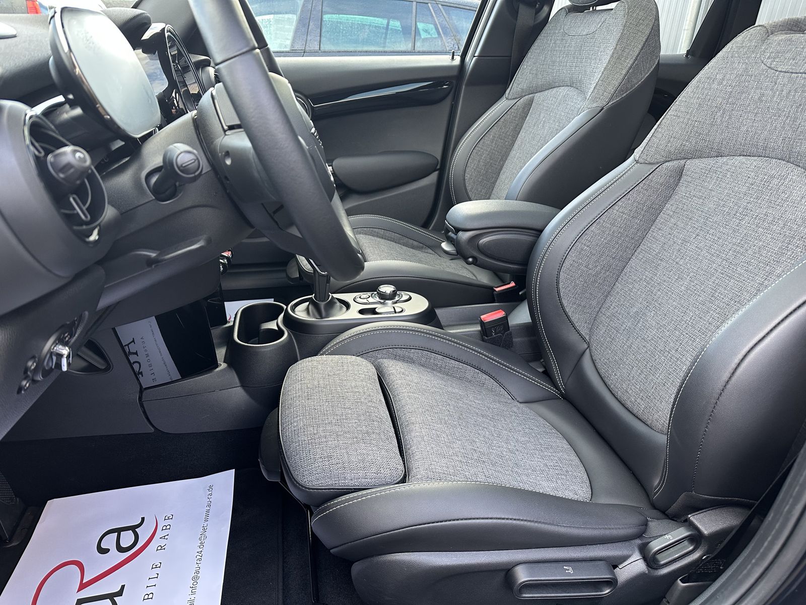 Fahrzeugabbildung MINI Cooper 5-Türer Classic Trim NAV+LED+PANO+KAM+ACC