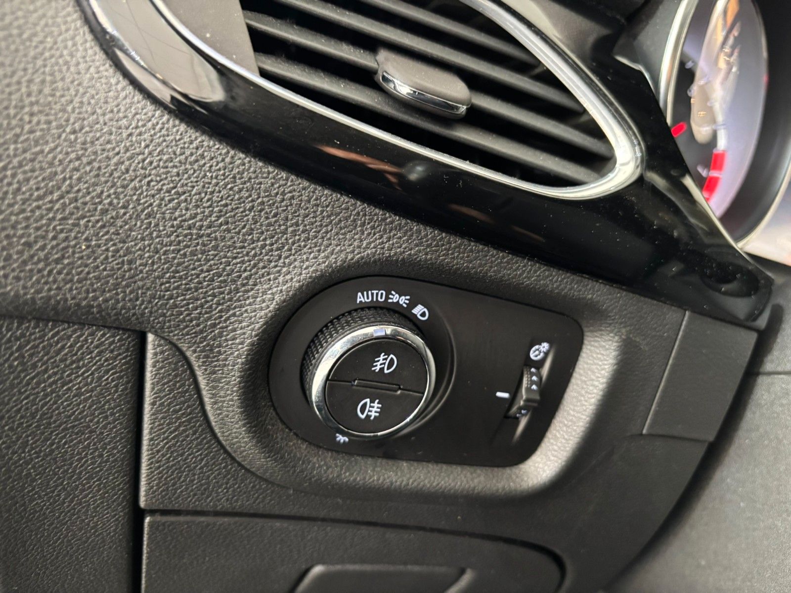 Fahrzeugabbildung Opel Astra ST 1.4T INNOVATION NAVI/KAMERA/SHZ/MATRIX