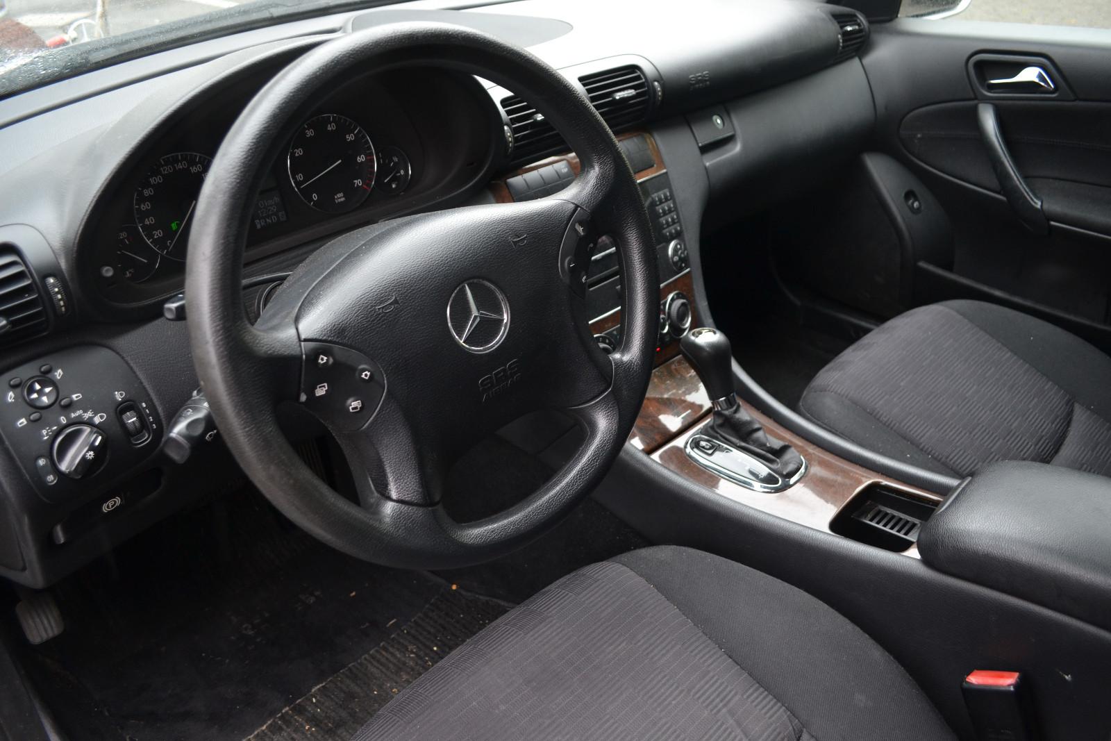 Mercedes-Benz C180 2004 — photo 13