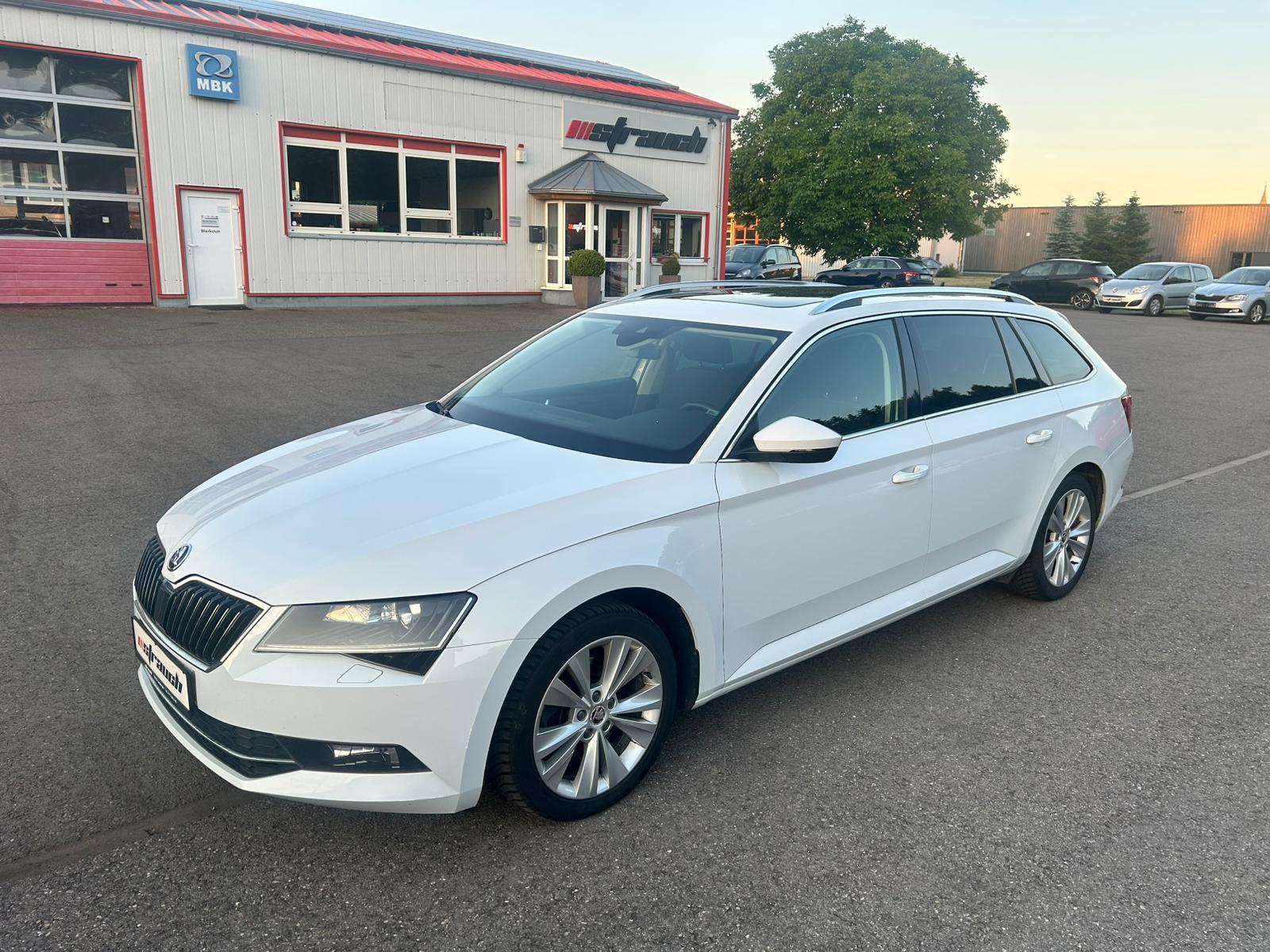 Skoda Superb Combi AHK Panoramadach
