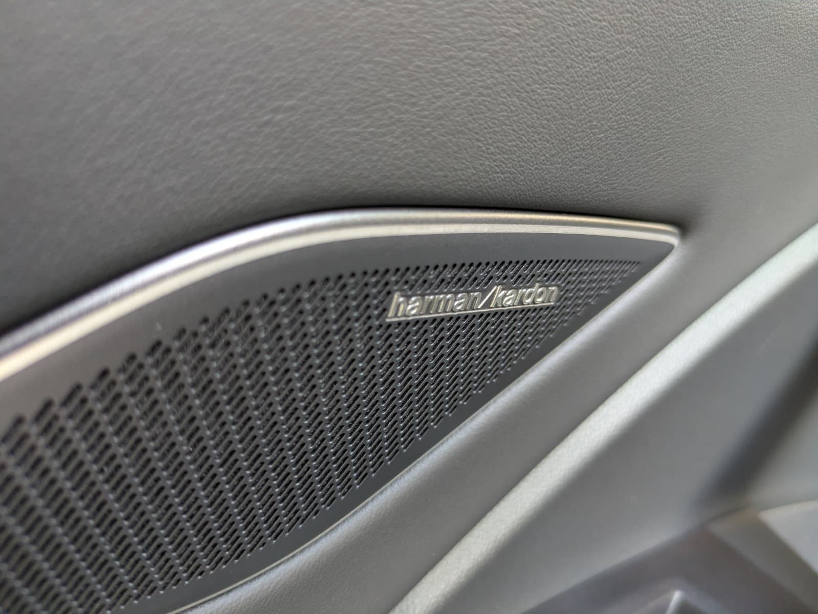 Fahrzeugabbildung Volkswagen Tiguan 2.0 TDI R-Line 4M Pano*Black*Matrix*AHK