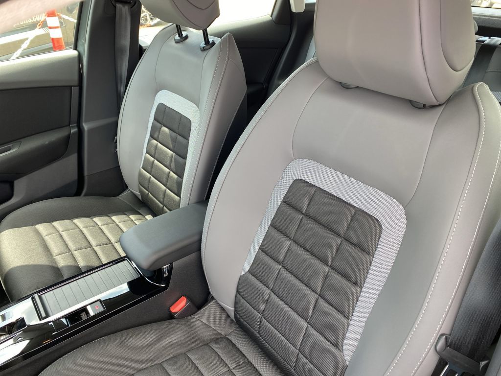 Fahrzeugabbildung Citroën C4 Hybrid 145 PLUS *Allwetterreifen*beh. Frontsc
