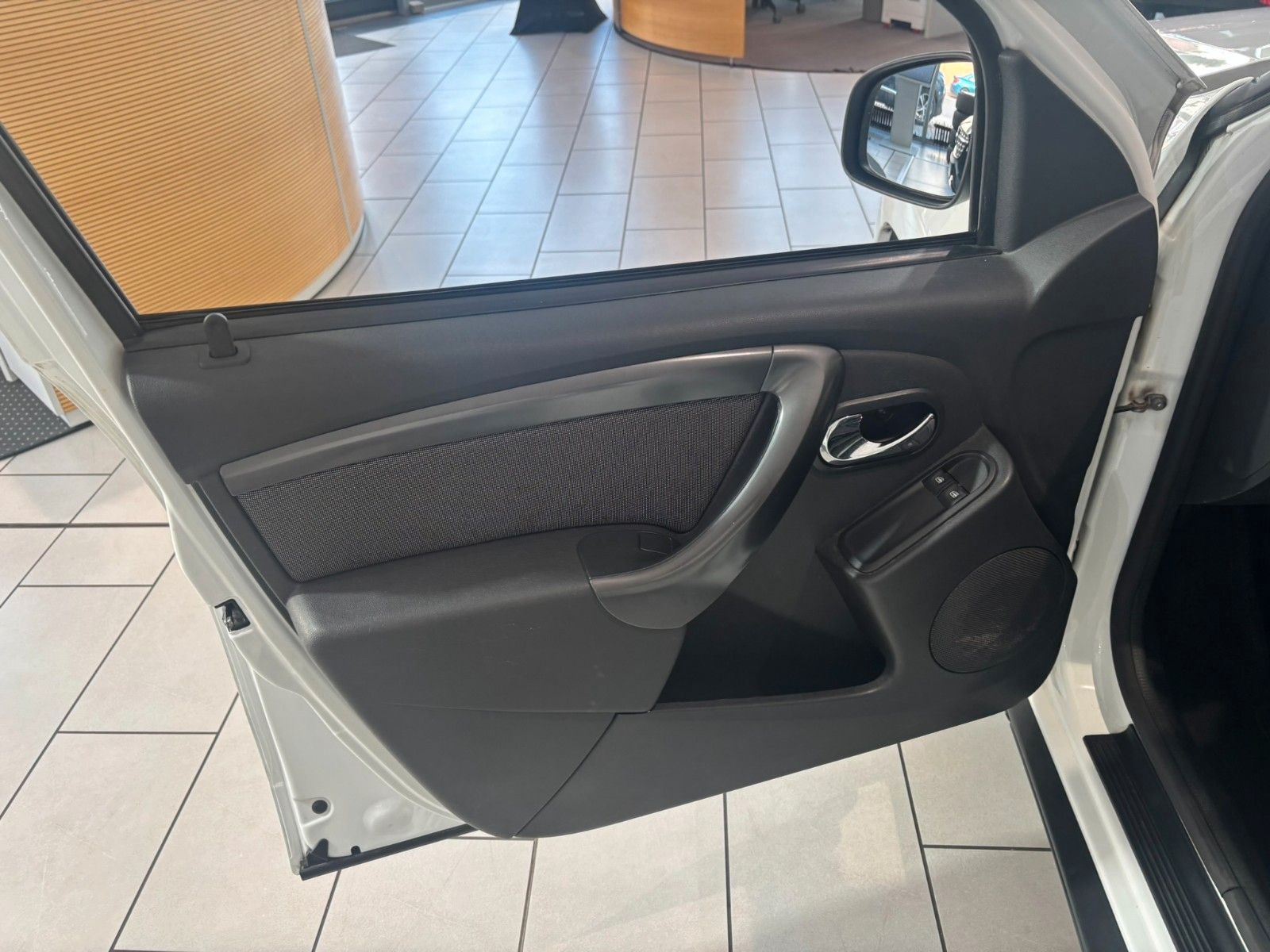 Fahrzeugabbildung Dacia Duster 1.2 92KW 2WD NAVI/ALLWETTER/5-GANG