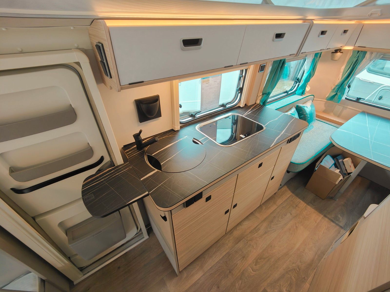 Fahrzeugabbildung HYMER / ERIBA / HYMERCAR Touring 560 Urban - SUMMER-SALE -