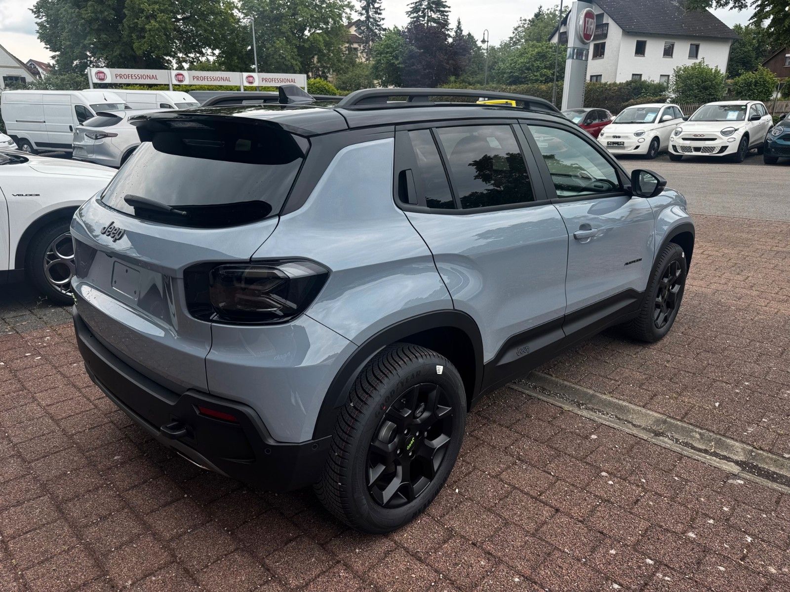 Fahrzeugabbildung Jeep AVENGER MY25 Overland 1.2l T3 4xe eAWD Navi Kam