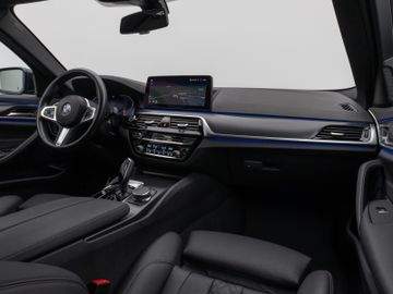 Fahrzeugabbildung BMW 520d M Sport Kamera DAB HiFi M Sportfahrwerk LED