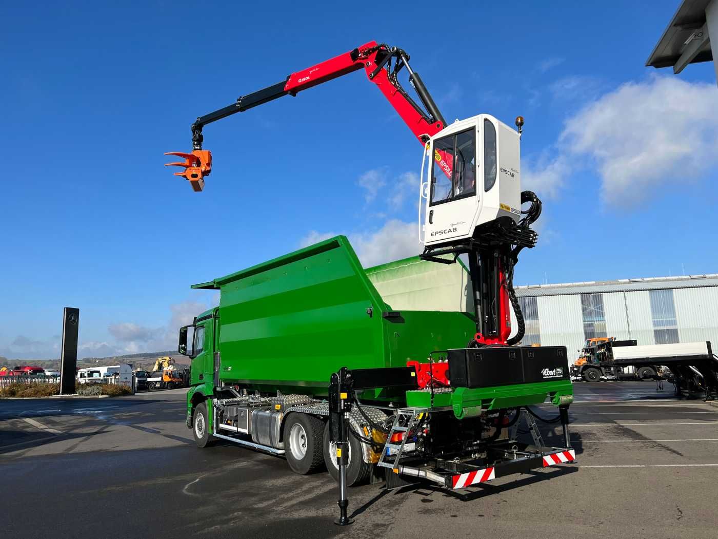 Fahrzeugabbildung Mercedes-Benz Arocs 2751 6x2 HAD / Abroller EBERT Fällbox Q150