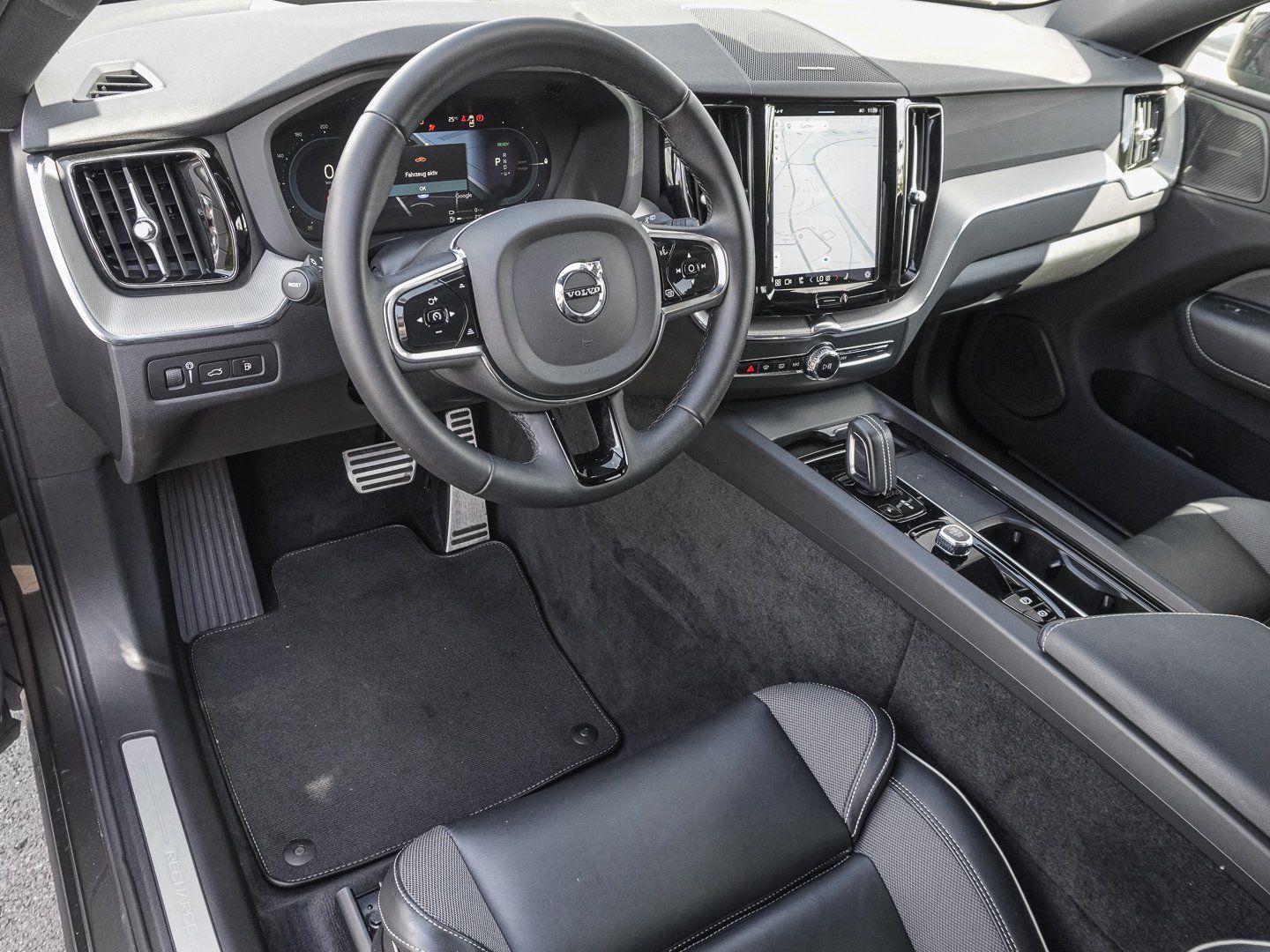 Volvo XC60 T6 AWD R-Design Plug-in Hybrid PANO HUD 360 foto 10