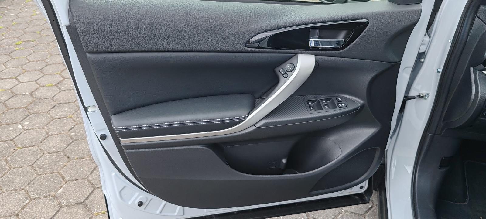 Mitsubishi Eclipse Cross Plus Select Hybrid 4WD