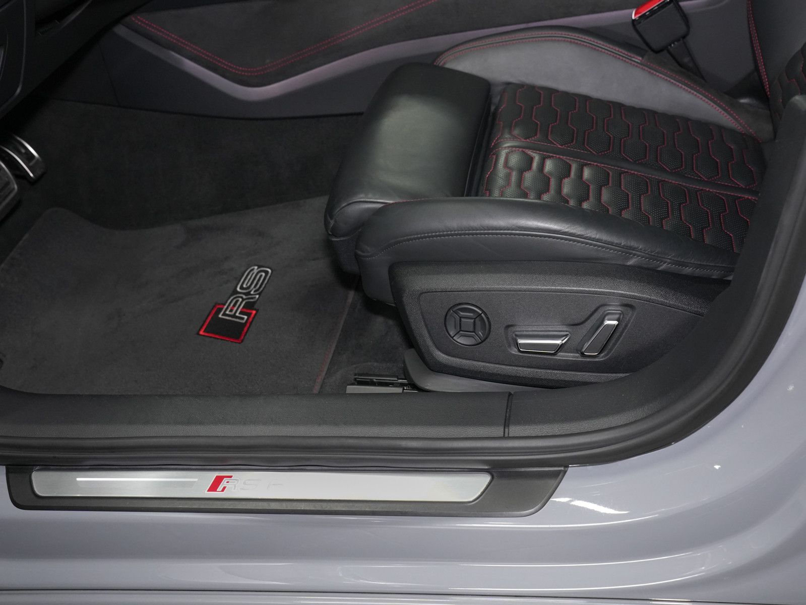 Fahrzeugabbildung Audi RS6 - Keramik|Dyn+|B&O-19|Nachtsicht|22"|Matrix