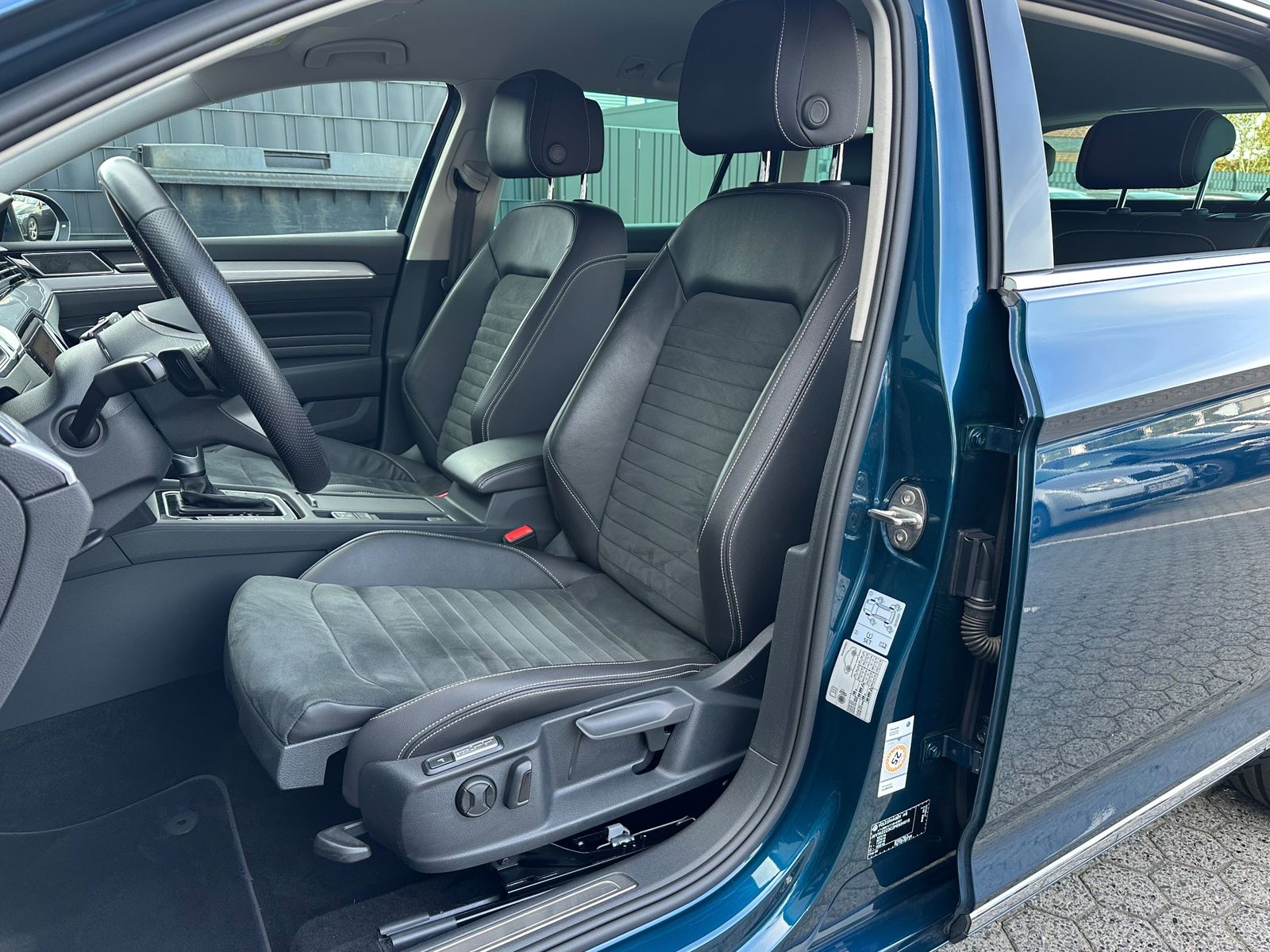 Fahrzeugabbildung Volkswagen Passat Variant 1.4 TSI DSG GTE NAV+LED+PANO+STHZ