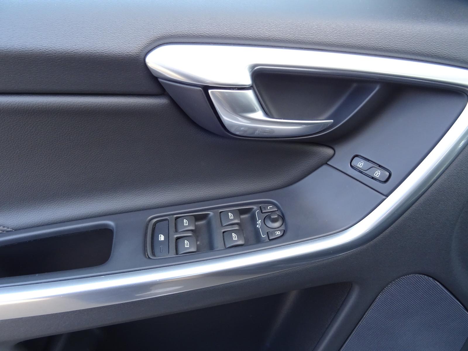 VOLVO XC60 2.0 253ch SUMMUM AWD BVA Toit ouvrant Sièges chauffants cuir - 2EME MAIN