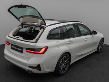 Fahrzeugabbildung BMW 330e xDr Tour Sport Line ACC HUD Pano HiFi Laser