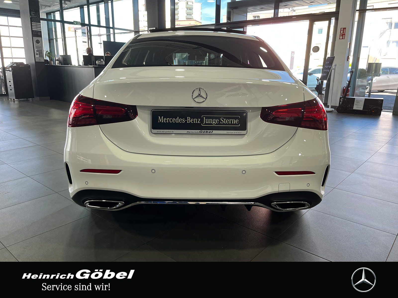 Fahrzeugabbildung Mercedes-Benz A 200 Lim. AMG+PANO+AMBIENTE+LED+KAMERA+WINTER.P