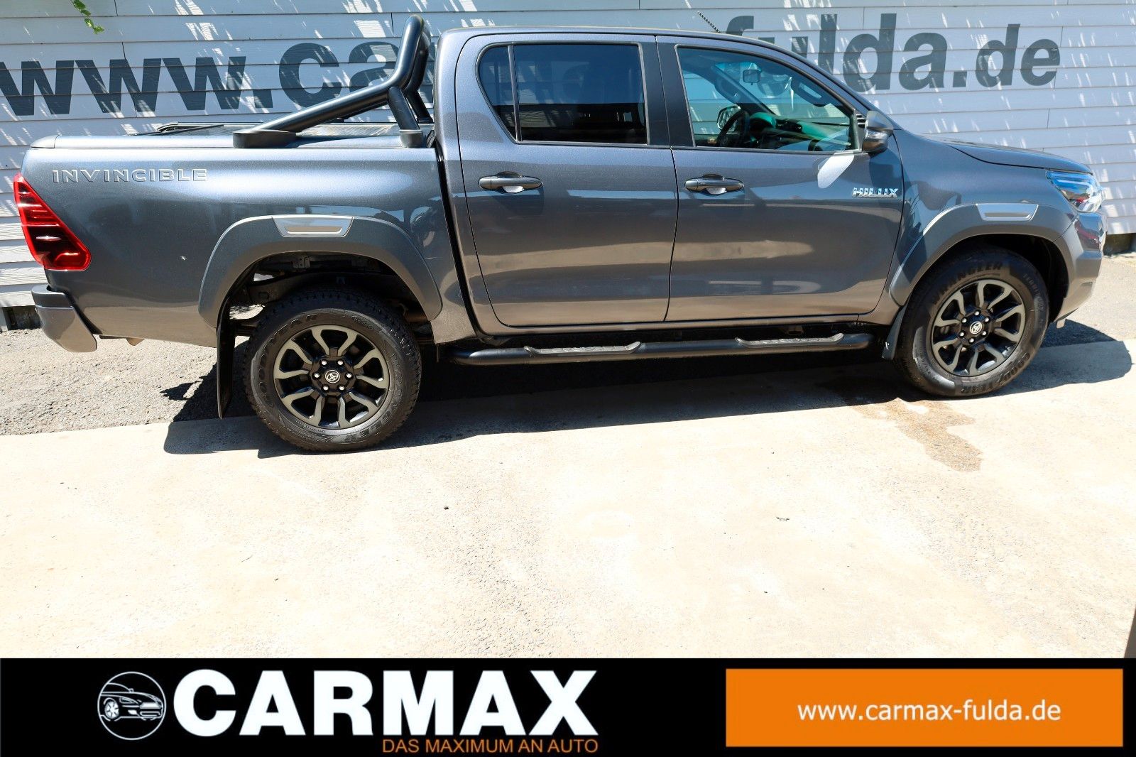 Fahrzeugabbildung Toyota Hilux 2.8 D-4D Invincible, Rollbügel, Rollo, AHK