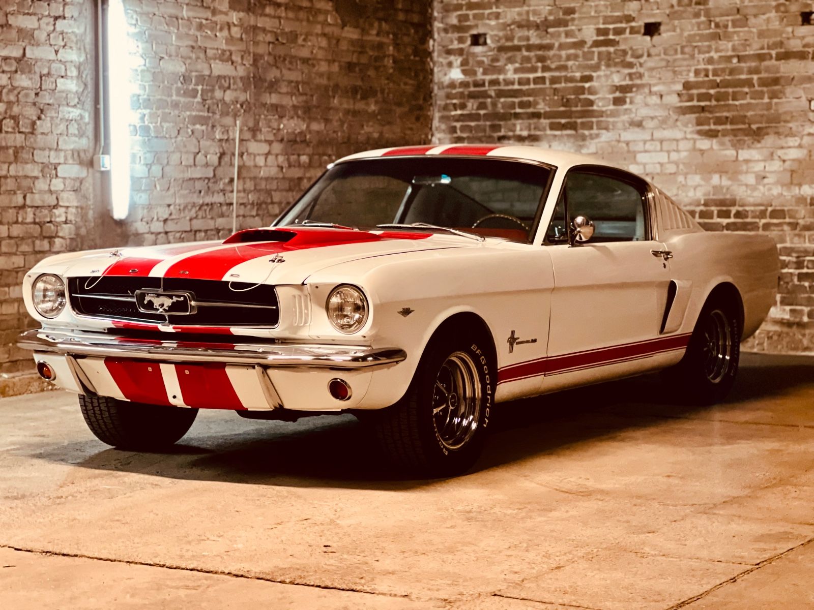 Fahrzeugabbildung Ford Mustang Fastback 4,7 V8 2+2 Fastback Pony