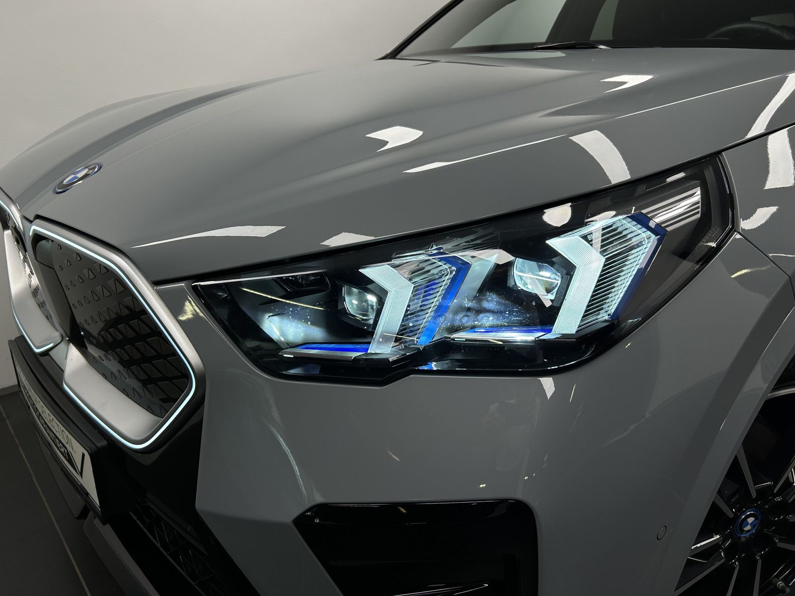 BMW iX2 - Bild 8