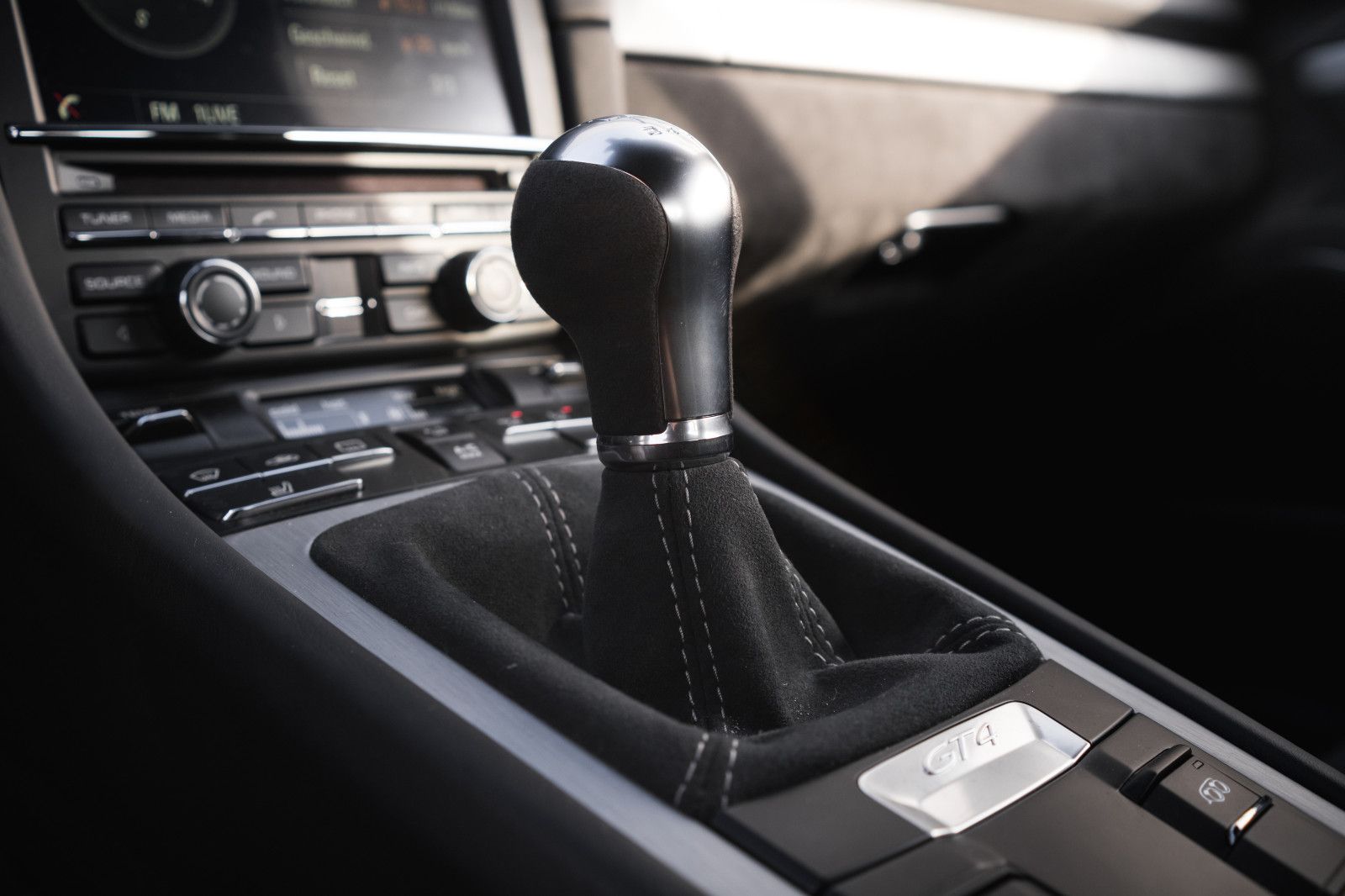 Fahrzeugabbildung Porsche Cayman GT4-Steuer ausw.-wenig KM-Approved