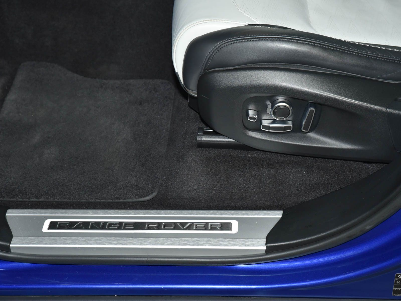 Fahrzeugabbildung Land Rover Range Rover Sport SVR - ATM mit nur 15 tkm!