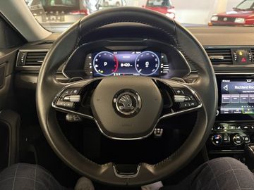 Fotografie des Skoda Superb Combi 2,0l TDI DSG Scout 4x4