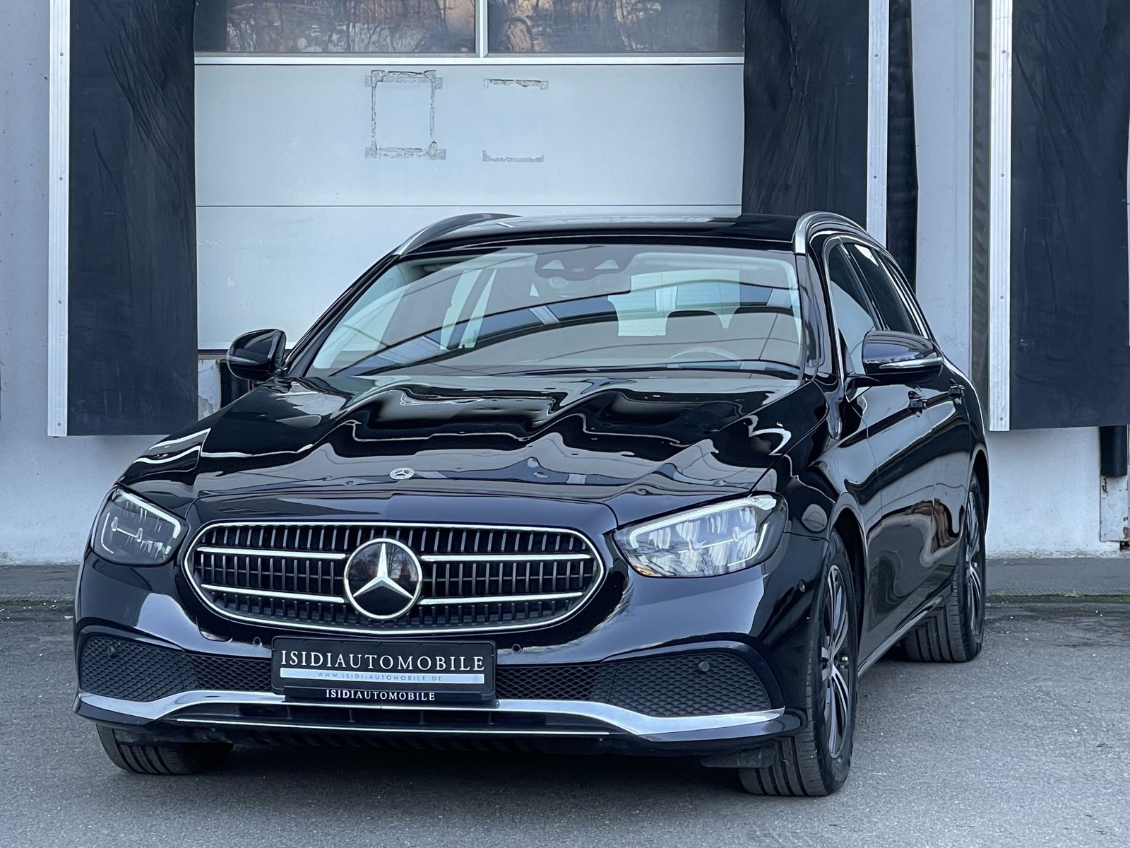 MERCEDES-BENZ E 220 D Avantgarde LED MBUX Distronic Kamera AHK