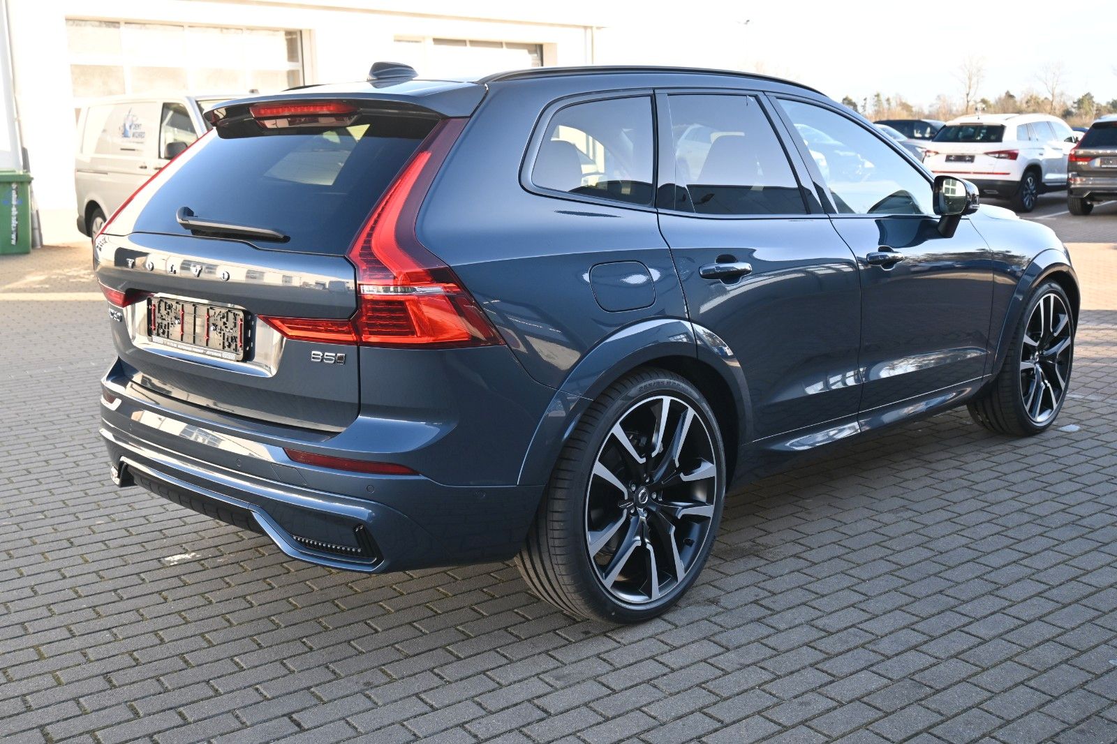 Fahrzeugabbildung Volvo XC60 B5 Benzin AWD Ultra Dark*PANO*360°*LUFT*ACC