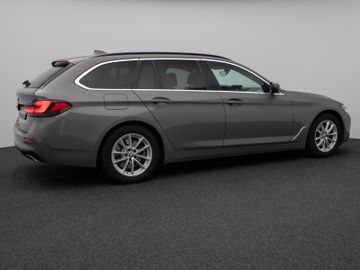 Fahrzeugabbildung BMW 520d Kamera HUD DAB Lenkrhzg Massage AHK Alarm