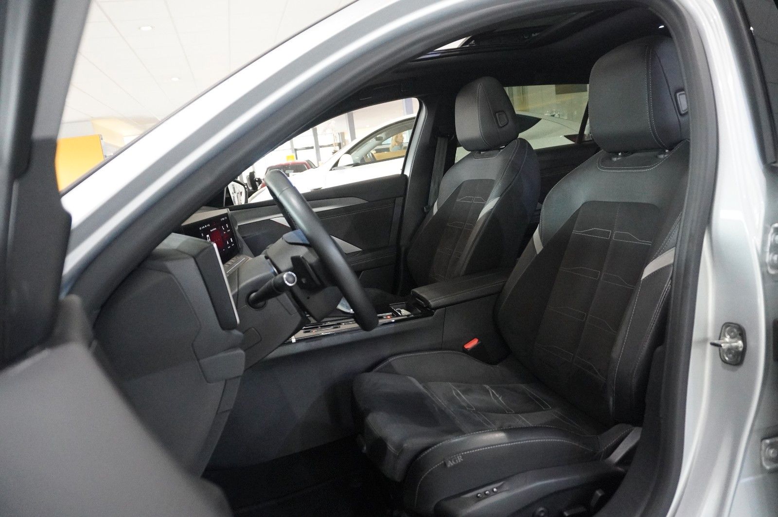 Fahrzeugabbildung Opel Astra L ST 1.5D ULTIMATE NAVI/LED/360°/PANO/DAB+