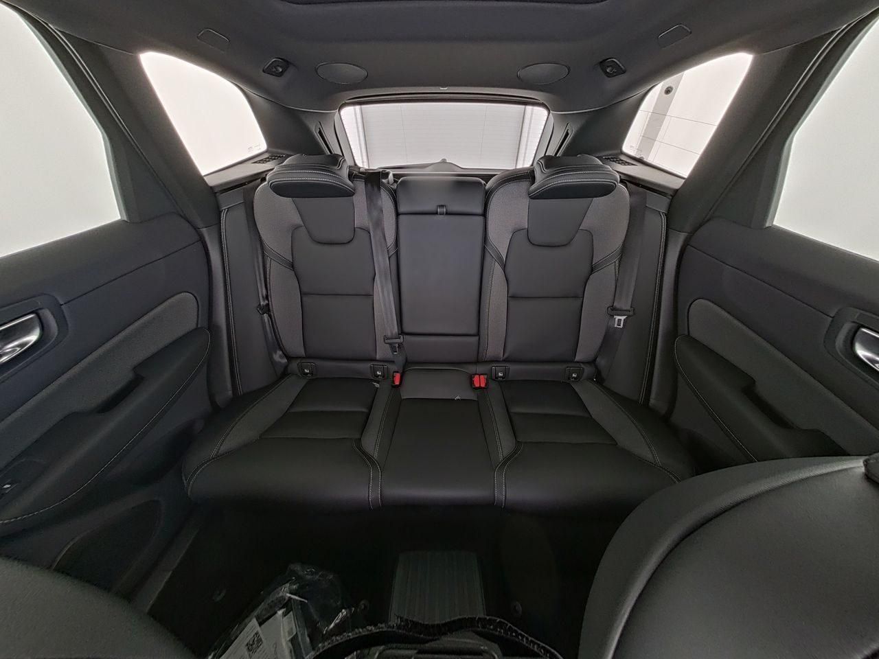 Fahrzeugabbildung Volvo XC60 Plus Dark Recharge Plug-In Hybrid AWD