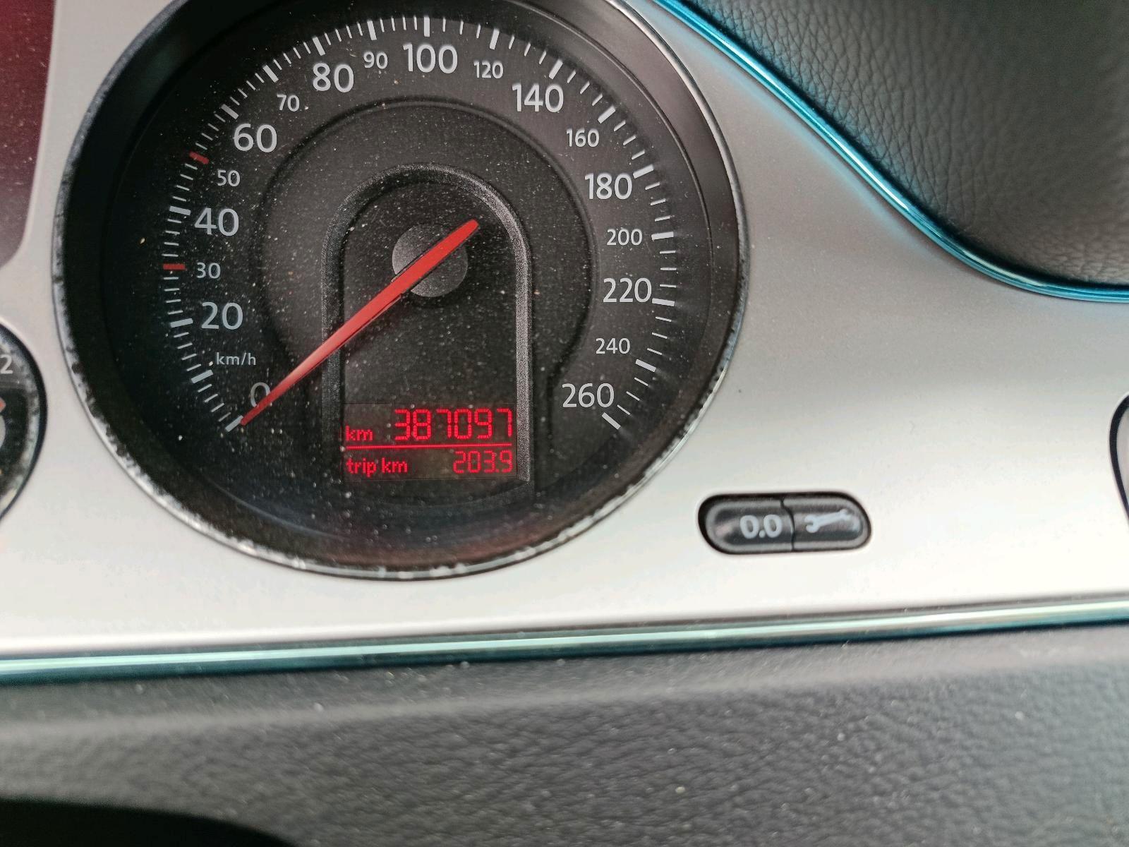 Volkswagen Passat 2008 — interior