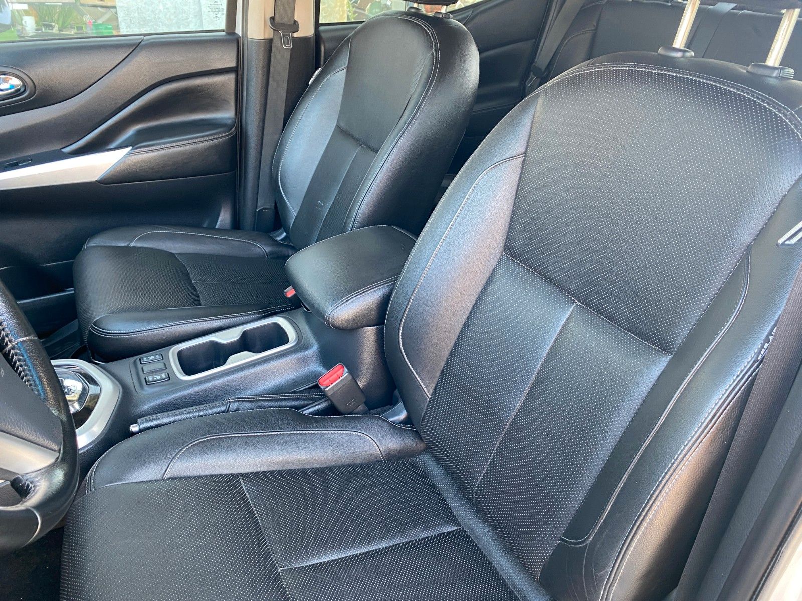 Fahrzeugabbildung Nissan Navara Tekna 4x4 DOKA+NAVI+SHZ+TÜV-NEU