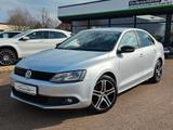 Volkswagen Jetta VI Match *NAVI*Bi-Xenon*PDC*Freisprech*DSG - Volkswagen Jetta: Match