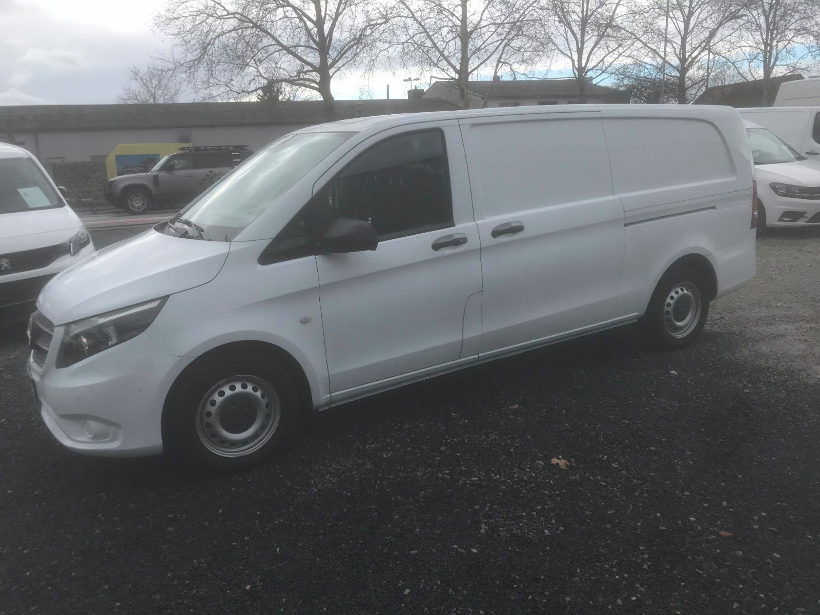 Fahrzeugabbildung Mercedes-Benz Vito Kasten 114 RWD extrala,Automatic,90910Km