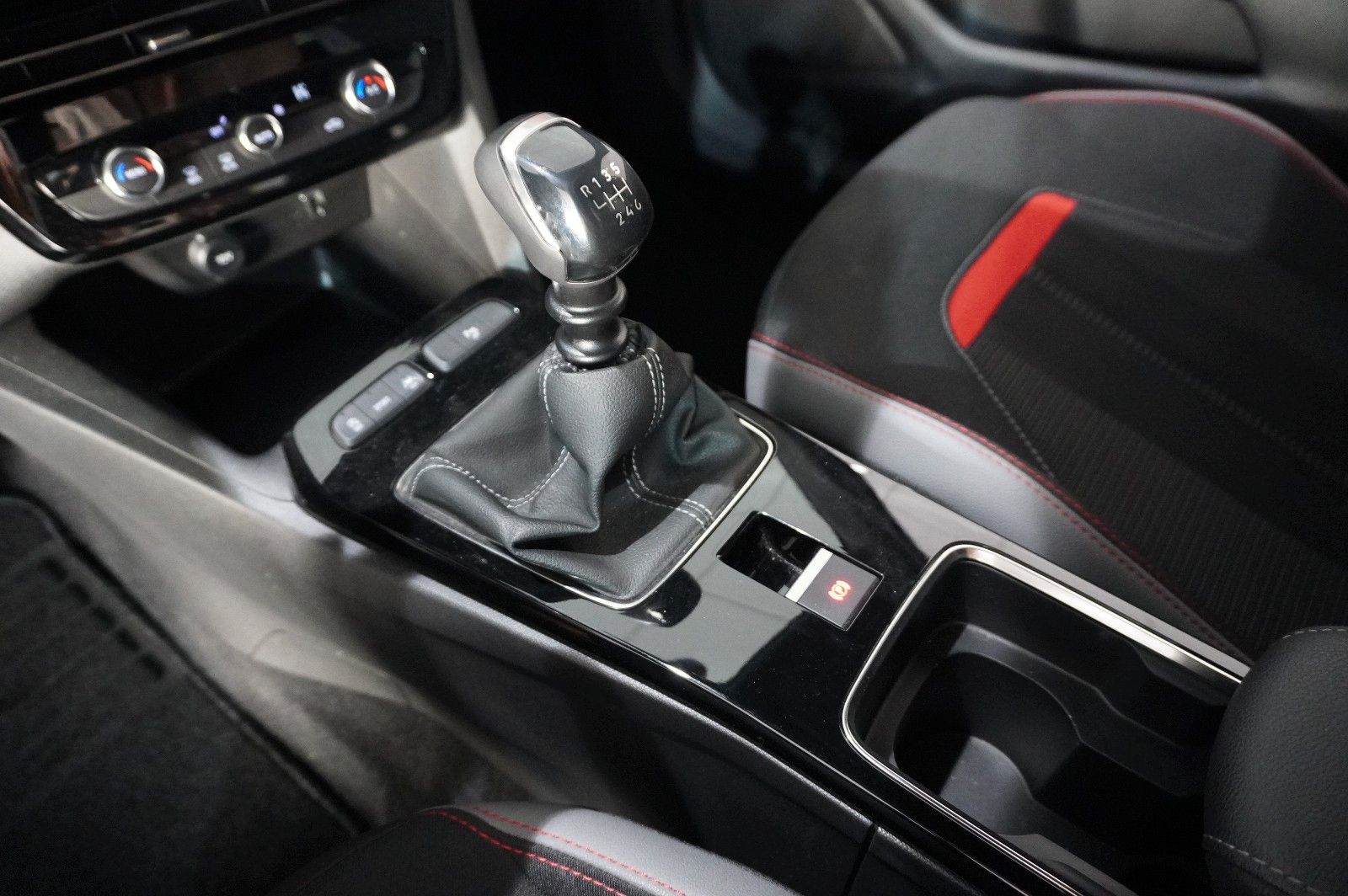 Fahrzeugabbildung Opel Mokka GS SPORT 1.2T NAVI/LED/KAMERA/SPORT/DAB+