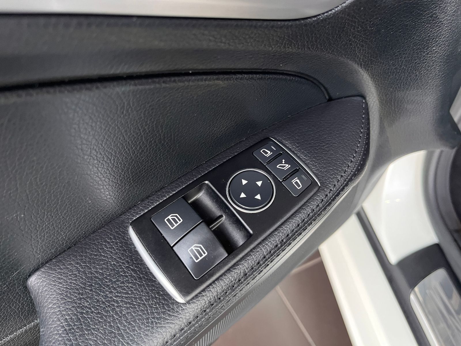Fahrzeugabbildung Mercedes-Benz SLK 350 BlueEfficiency XENON MEMORY