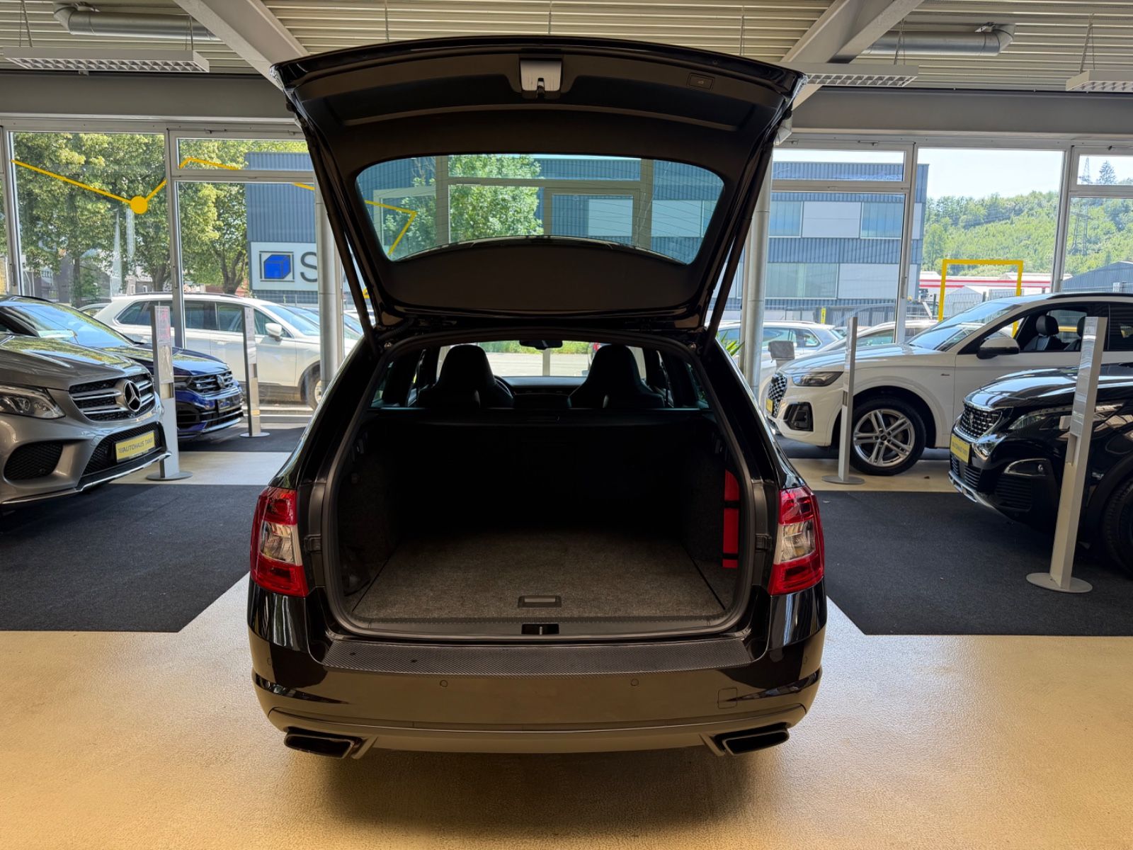 Fahrzeugabbildung SKODA Octavia Combi RS