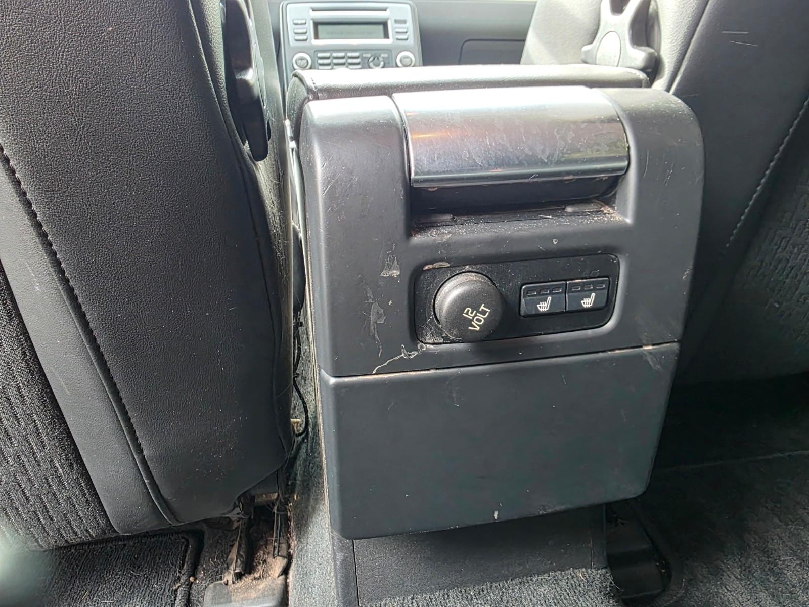 Volvo V70 2011 — photo 8