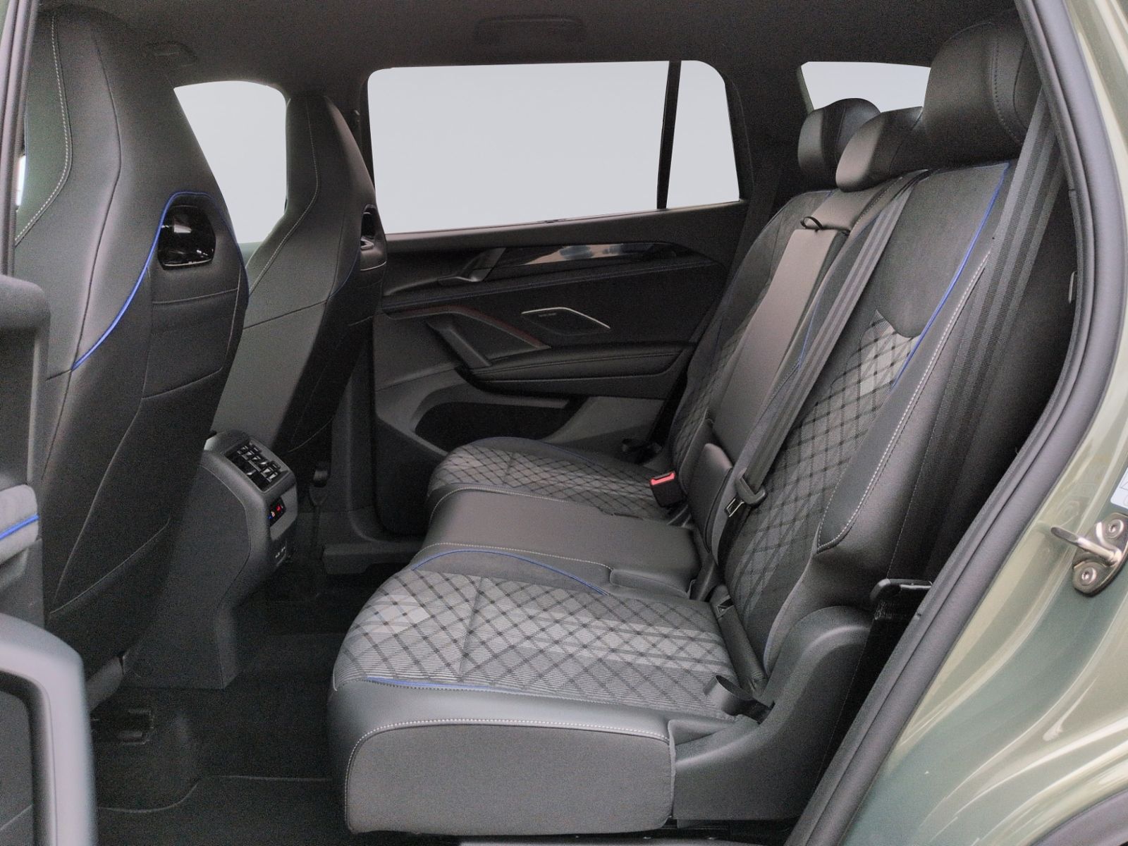 Tayron R-Line 2.0 TDI 4MO DSG AHK+STHZ+BLACK+HuD