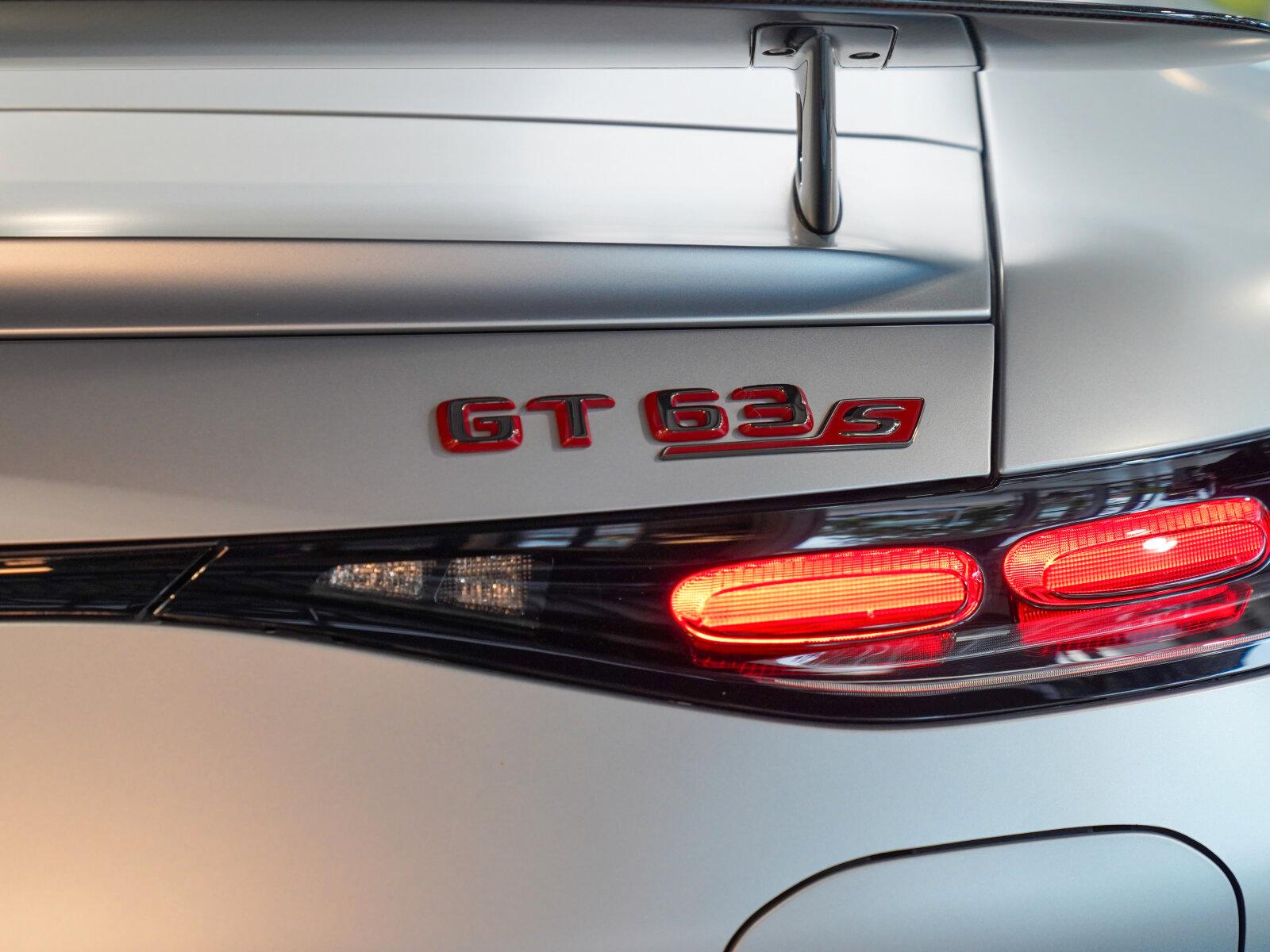 Mercedes-Benz AMG GT 63 S E PERFORMANCE MATT Carbon techgold
